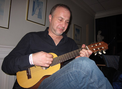 Alexeev Alexey playing his Guitarlele